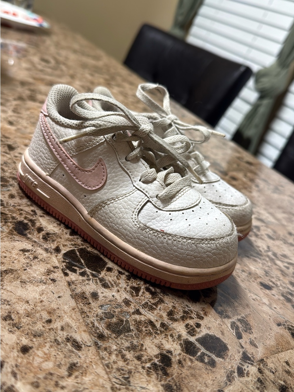 Nike Kids Cream & Pink Low-Top Sneakers